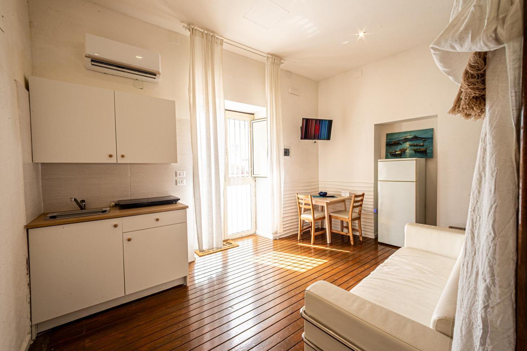 Mh Suites Rooms Apartments Bacoli Ngoại thất bức ảnh